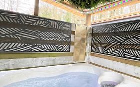 Magpie 5 Hot Tub Huntersmoon-Warminster-Bath-Wiltshire